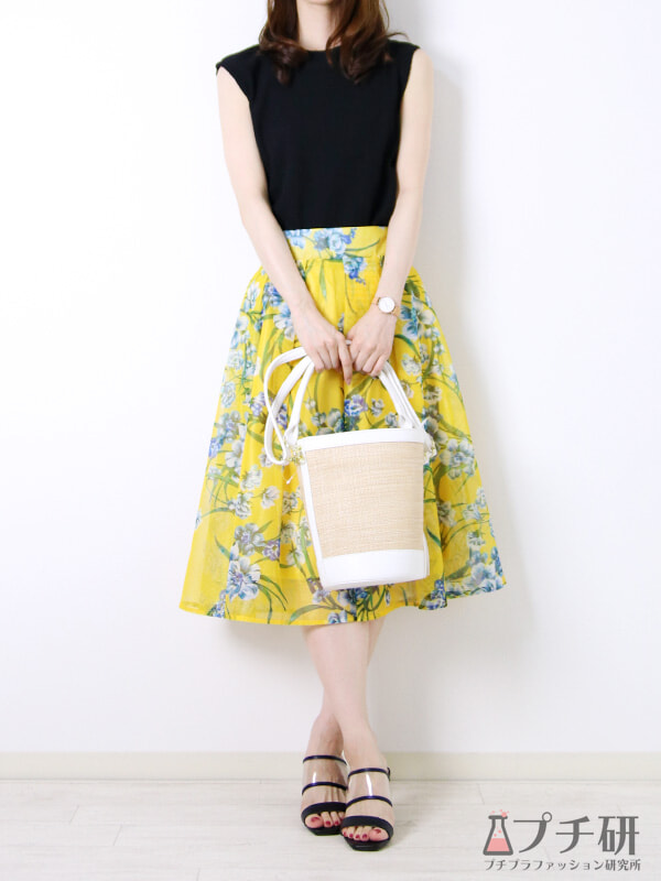 フレンチリブTシャツ＋花柄スカートで夏のフェミニンコーデ