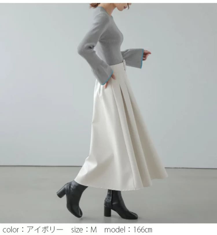 La-gemmeの30代オフィスカジュアルなアイボリーロングスカートコーデ