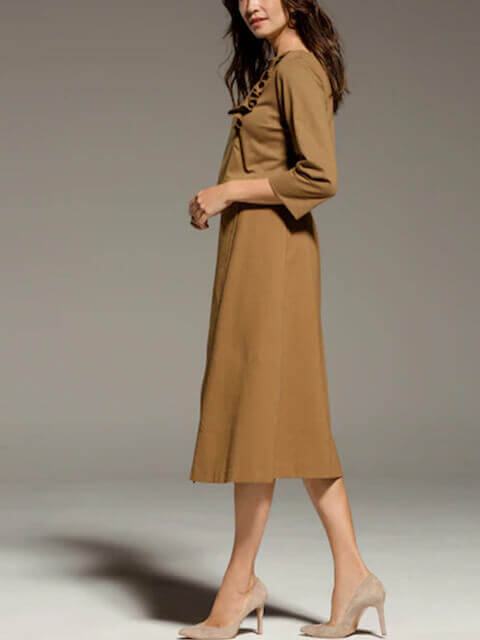 明るめブラウンカラーのトップス×同色ミディ丈フレアスカートで上品セットアップコーデのコーデ画像