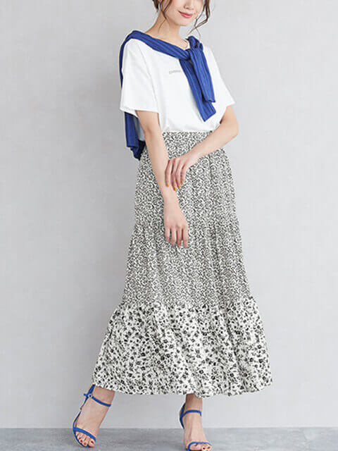 花柄スカート×ロゴTシャツ×カラーカーディガンで春夏おめかしコーデの画像
