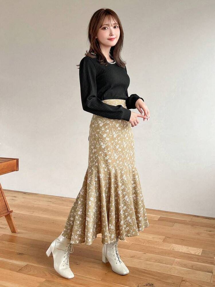 SHEIN(シーイン)花柄マーメイドスカートのコーデ写真