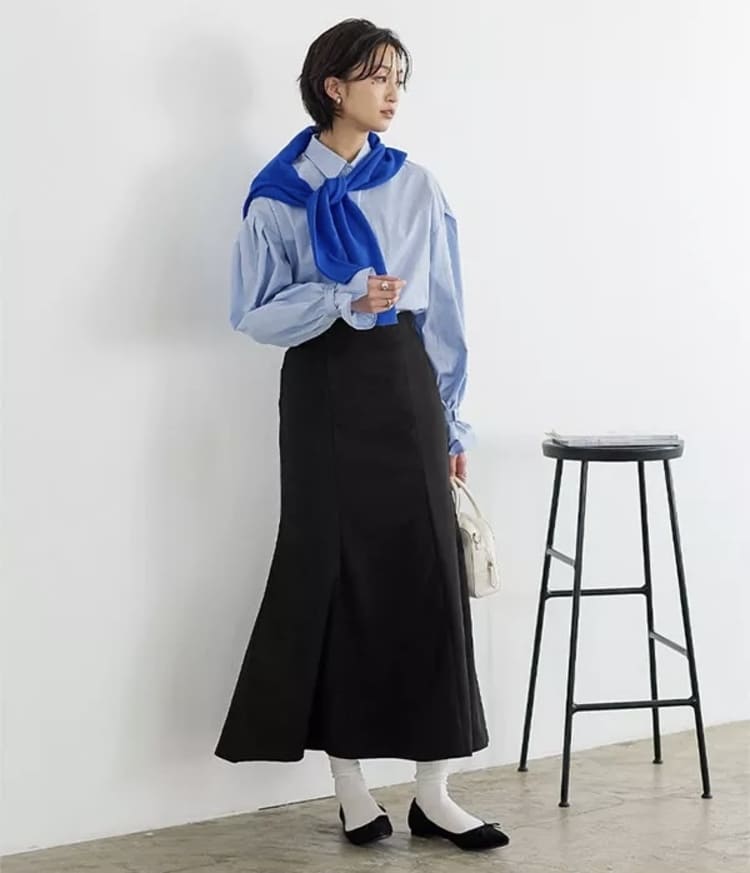神戸レタスの大人カジュアルなマーメイドスカートコーデの写真