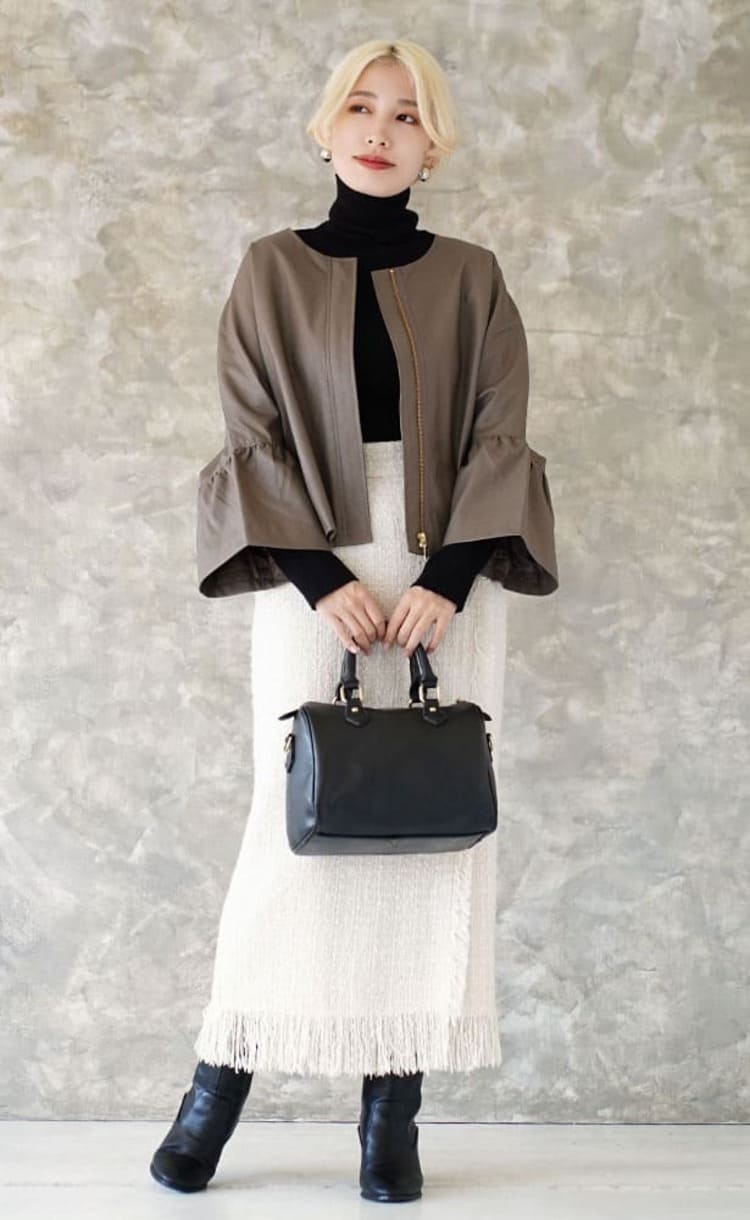 e-zakkamania storesの40代オフィスカジュアルな白ツイードスカートコーデ