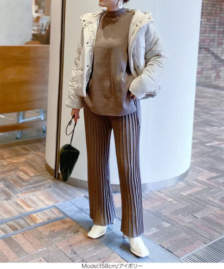神戸レタスの50代低身長さんに似合うリブパンツコーデの画像