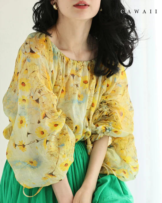 60代に似合うcawaii(カワイイ)のひまわりトップスコーデ画像