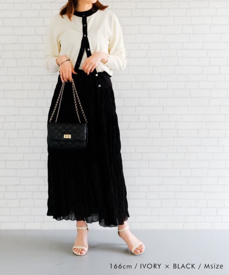 aquagarageの40代女性向けプチプラな黒スカートコーデ