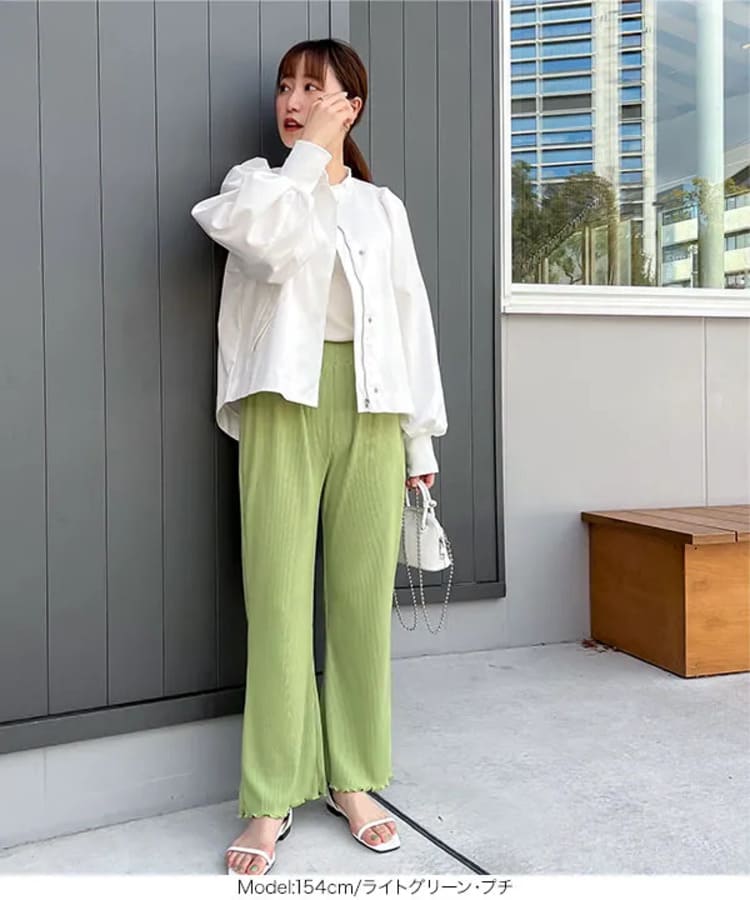 神戸レタスの30代ママ向けなライトグリーンパンツコーデ