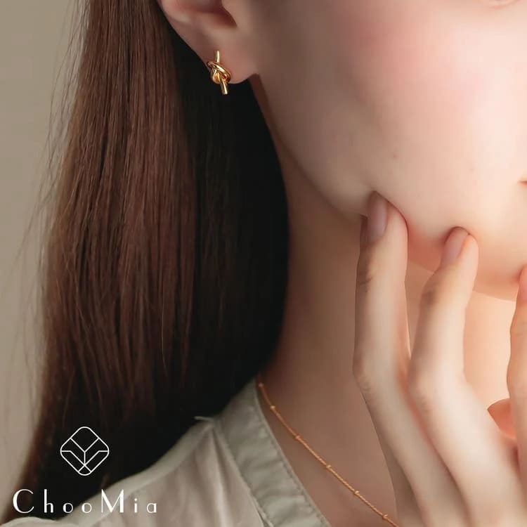 ChooMia(チュミア)のノットデザインミニピアス