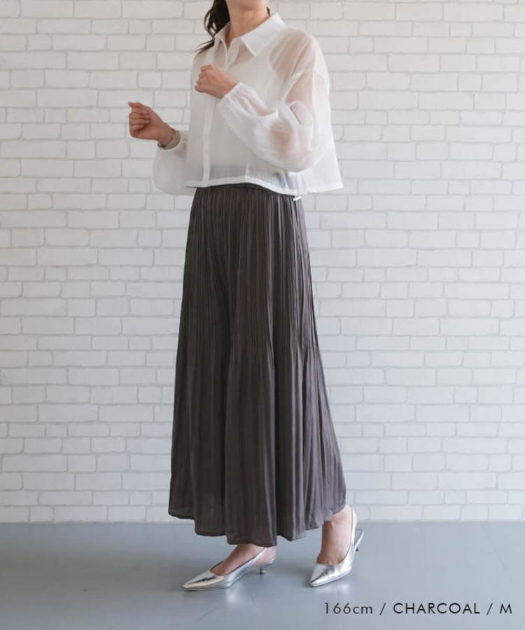 aquagarageの30代女性に似合うチャコールスカートコーデ