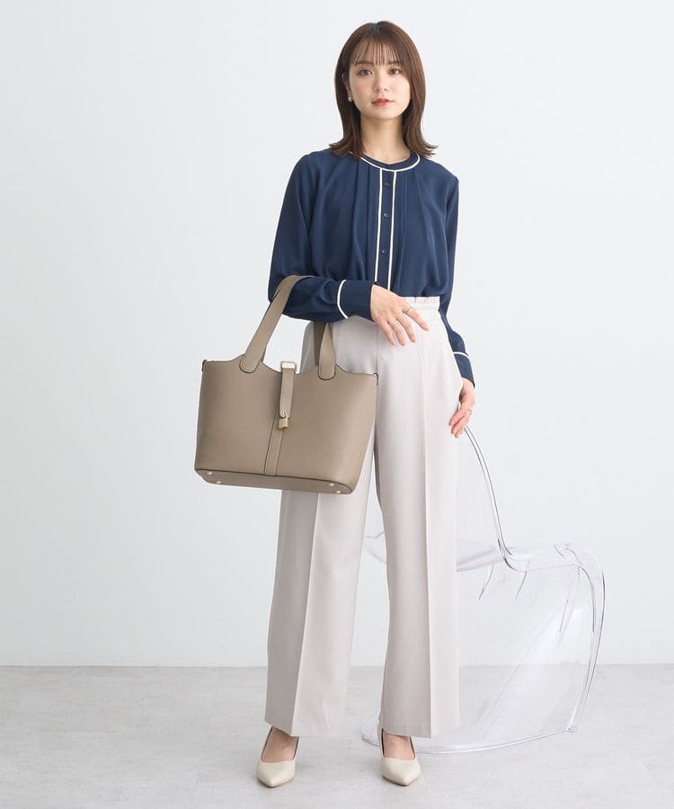 earth music&ecologyの30代向けオフィスカジュアルなコーデ