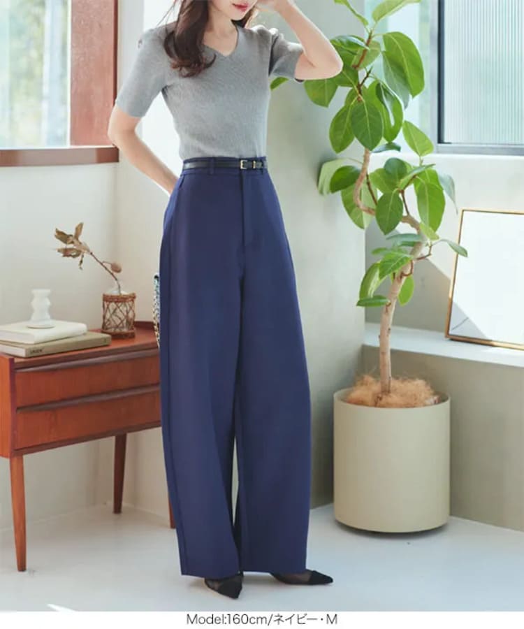 神戸レタスの30代向けオフィスカジュアルなネイビーパンツコーデ