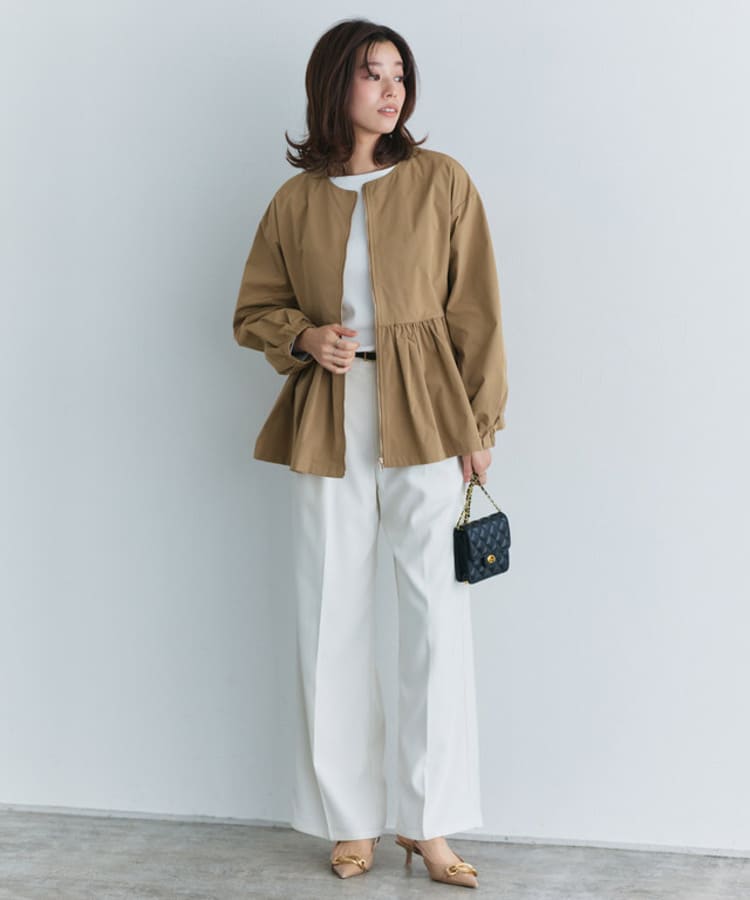 Pierrotの40代女性に似合う白パンツコーデ