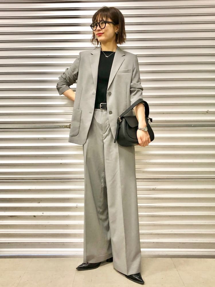 UNIQLOの40代オフィスカジュアルなパンツコーデ