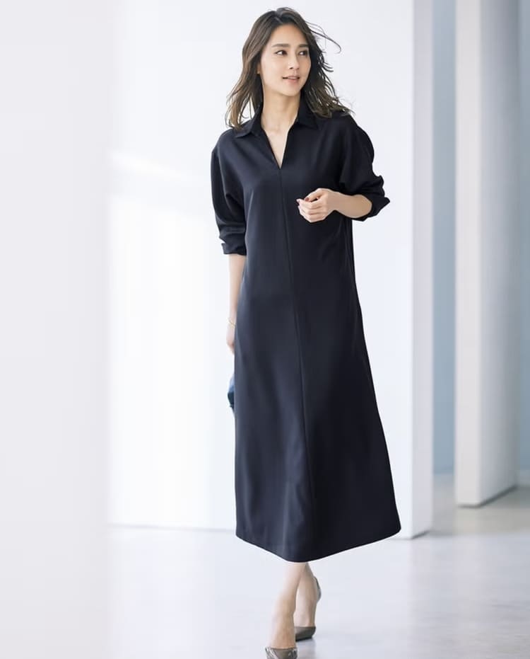 DoCLASSEの50代向け大人可愛いネイビーワンピースコーデ