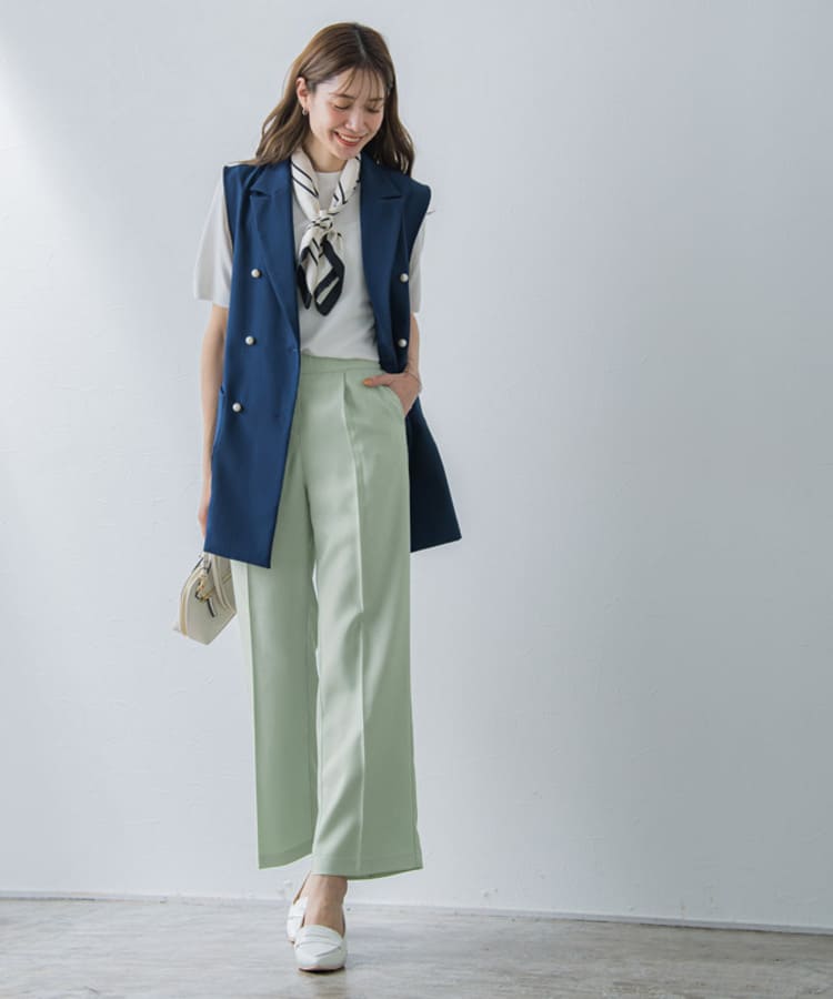 Pierrotの50代向け大人可愛いグリーンスカートコーデ