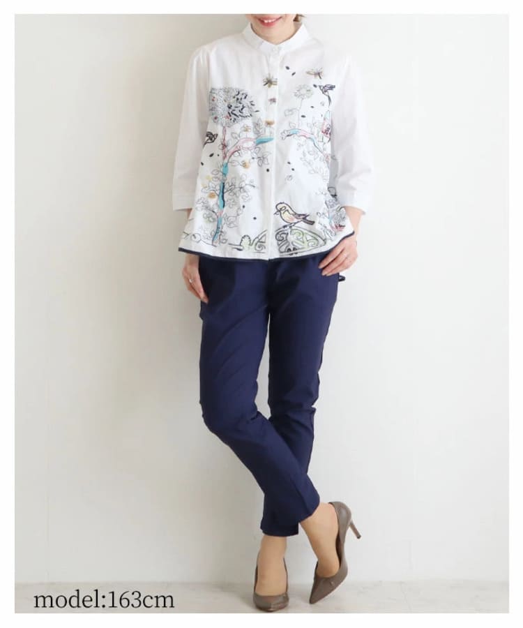 Sawa a la modeの50代向け大人可愛い刺繍シャツコーデ
