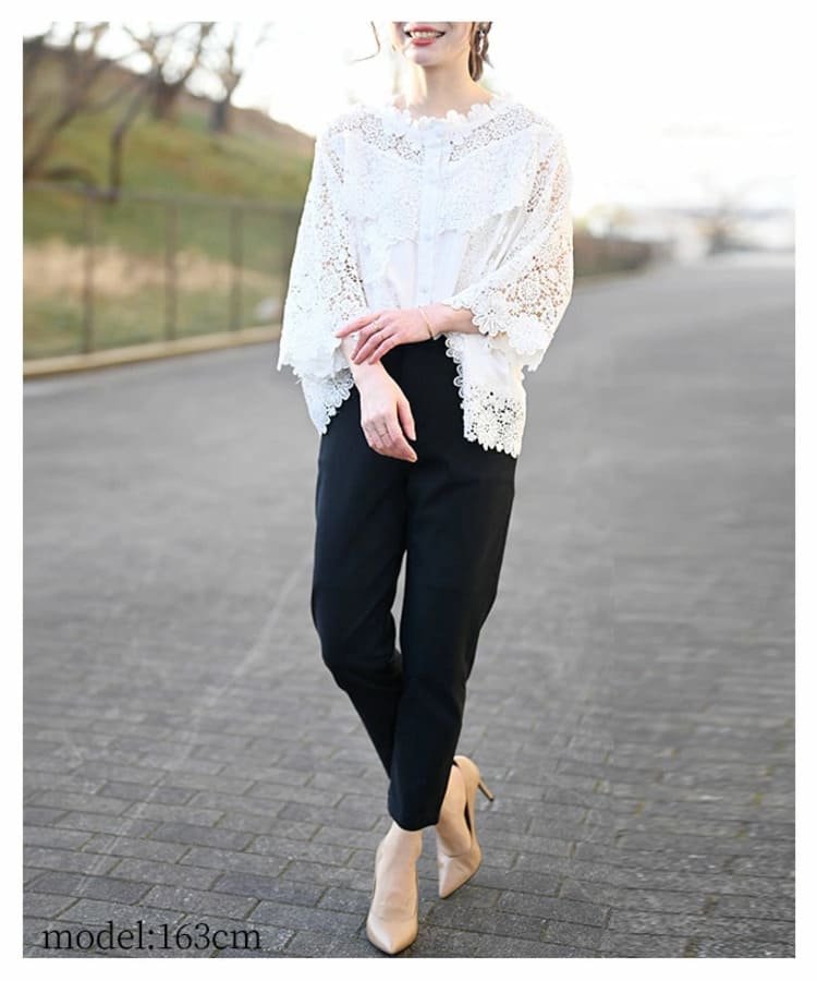 Sawa a la modeの50代向け大人可愛いレーストップスコーデ