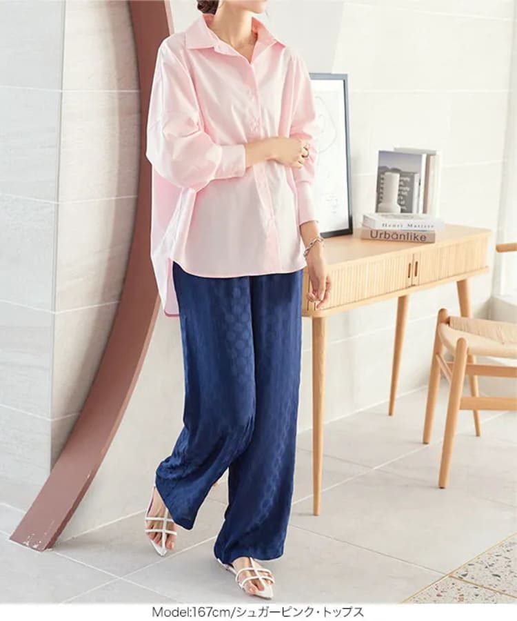 神戸レタスの50代向け大人可愛いピンクトップスコーデ