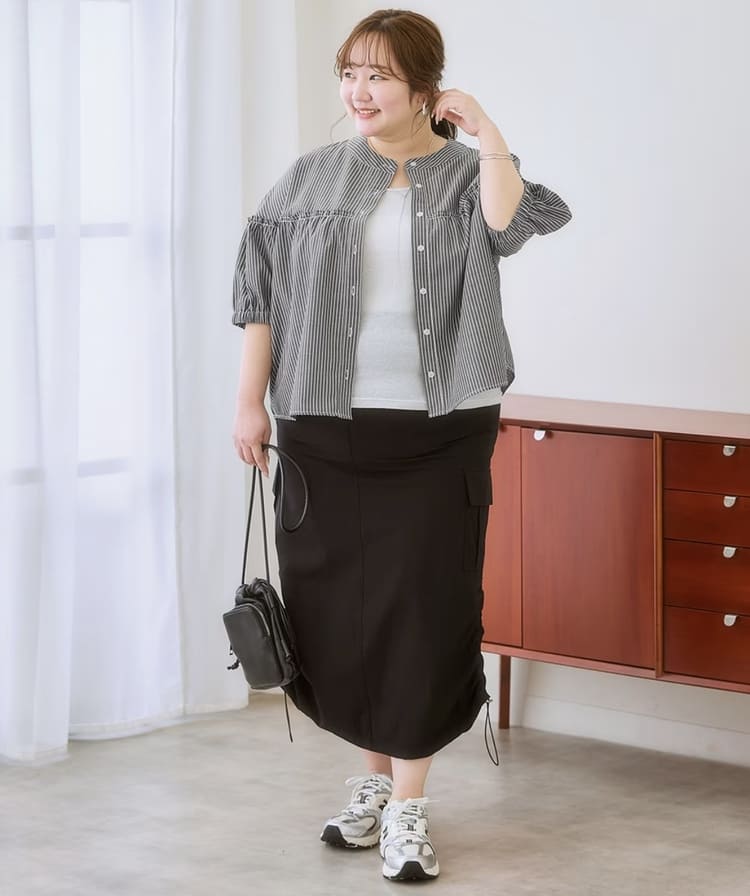スマイルランド(ニッセン)の50代ぽっちゃり女性向け黒スカートコーデ