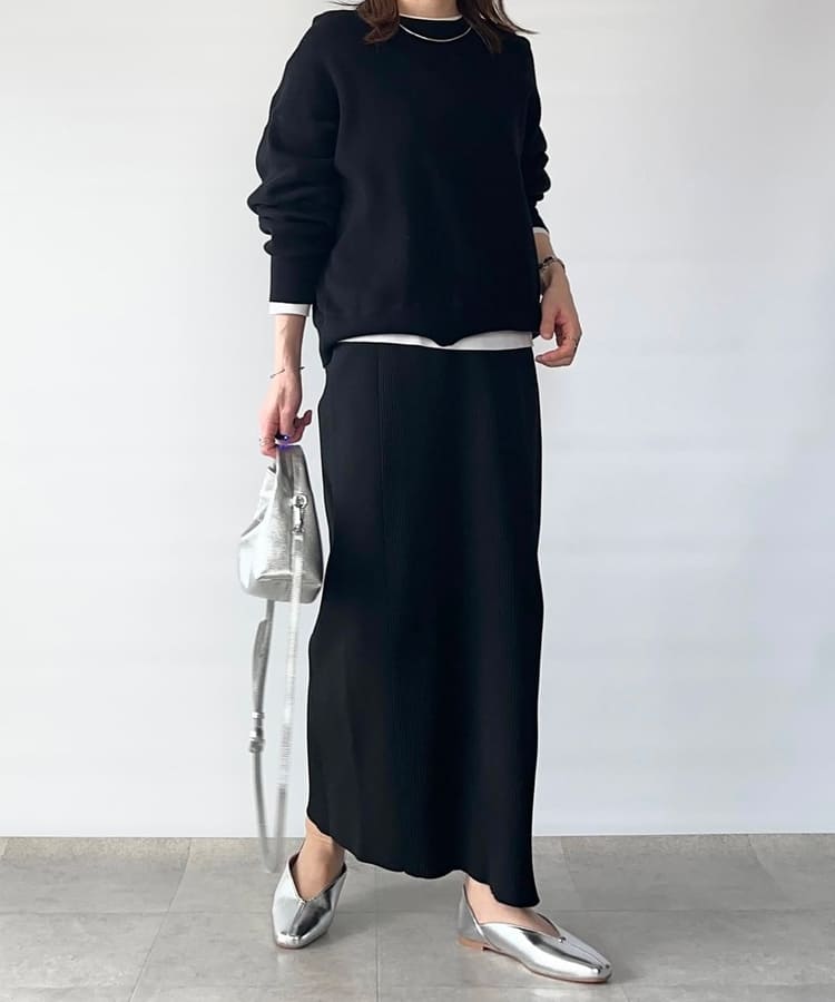 aquagarageの50代女性に似合うネイビースカートコーデ