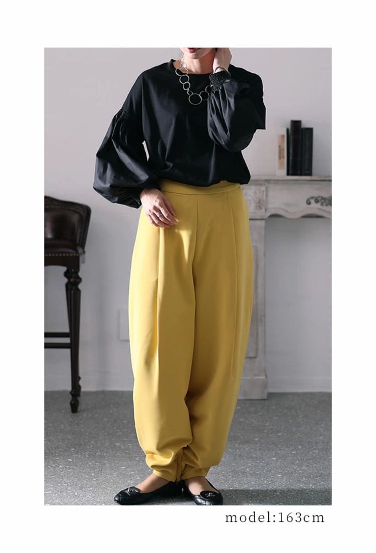 Sawa a la modeの50代女性に似合うイエローパンツコーデ
