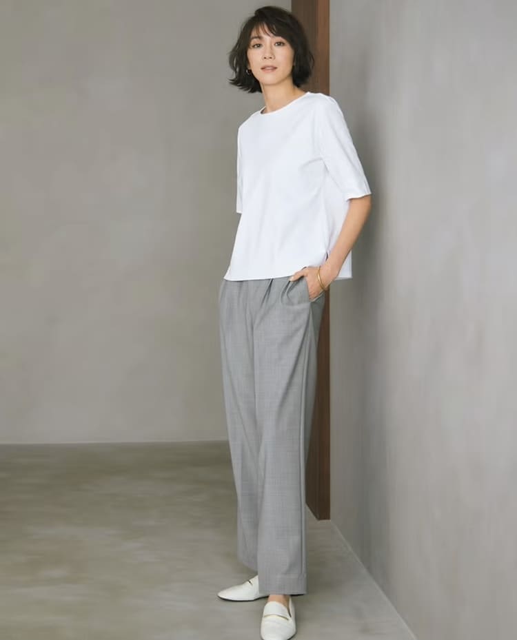 DoCLASSEの大人カジュアルな白Tシャツコーデ