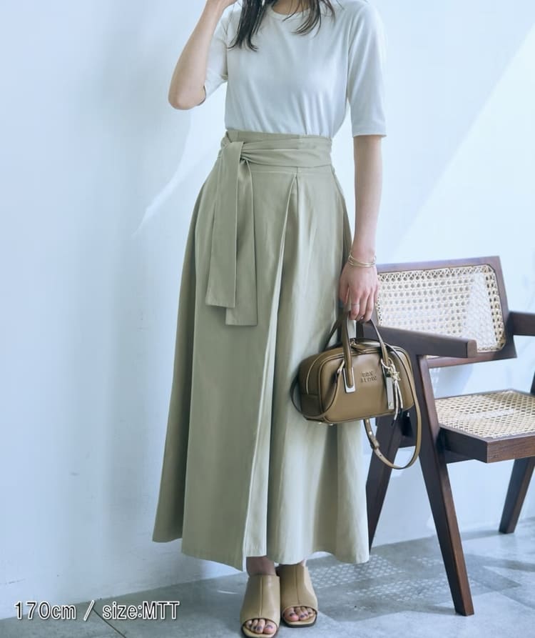slattgir.の高身長向けベージュスカートコーデ