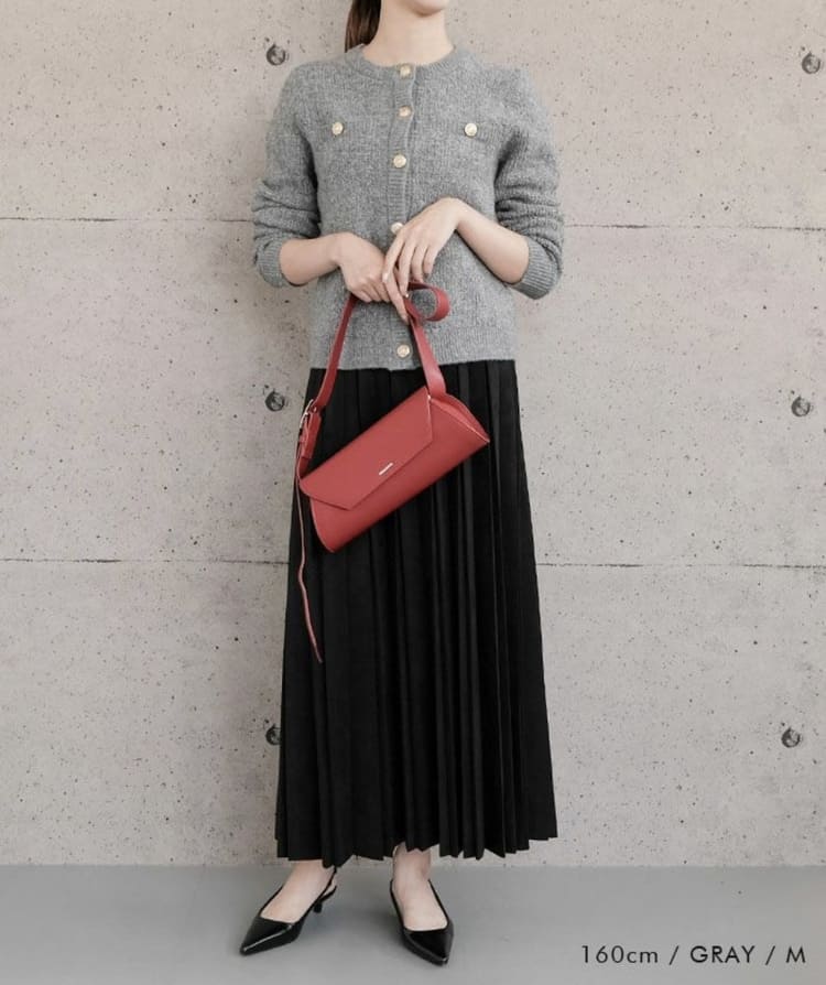 aquagarageの30代女性に似合うグレイニットコーデ