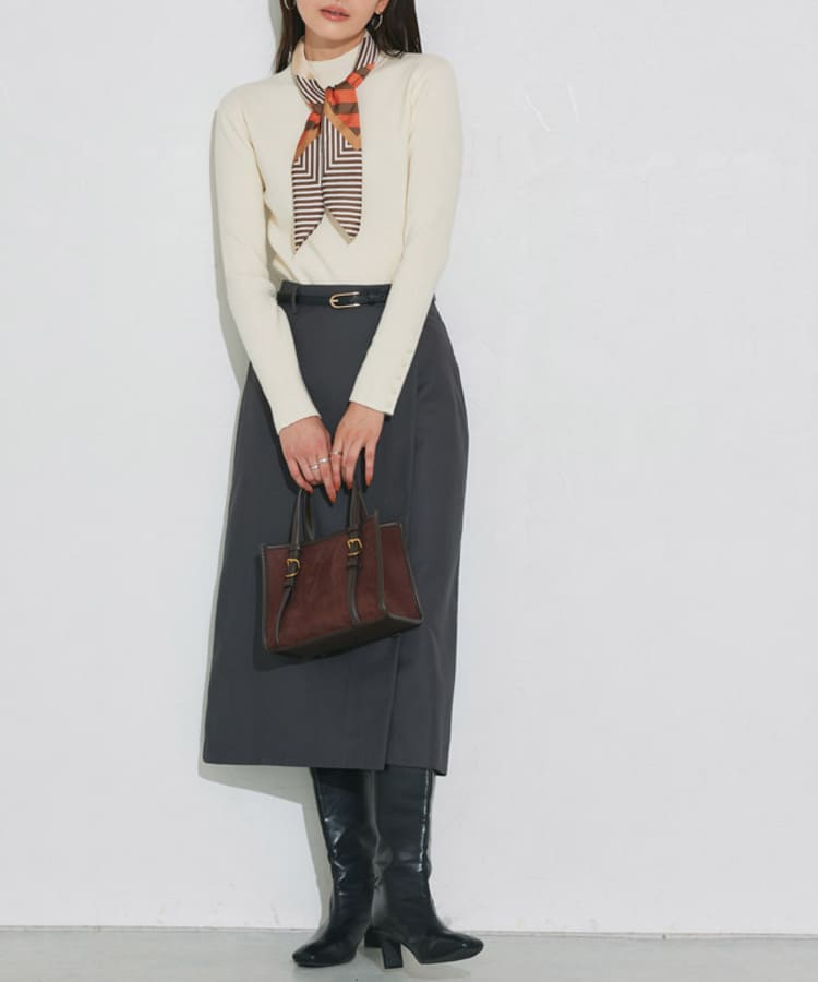 Pierrot(ピエロ)の30代女性に似合うグレースカートコーデ