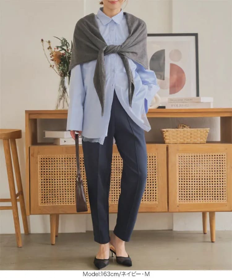 神戸レタスの30代女性に似合うネイビーパンツコーデ