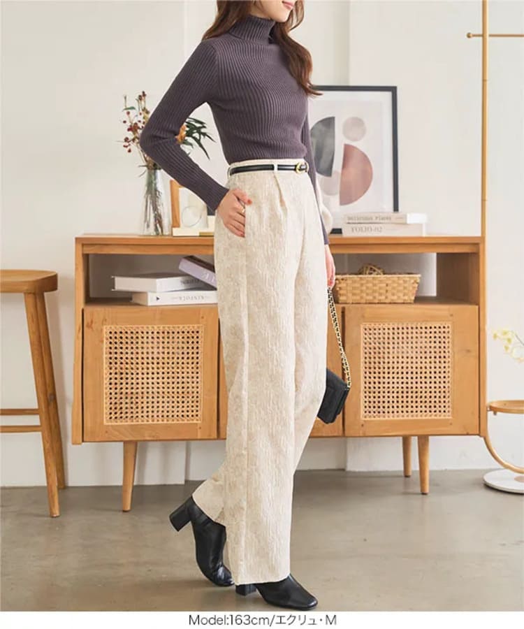 神戸レタスの30代女性に似合うエクリュパンツコーデ