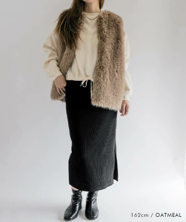 aquagarageの40代女性に似合う黒スカートコーデ