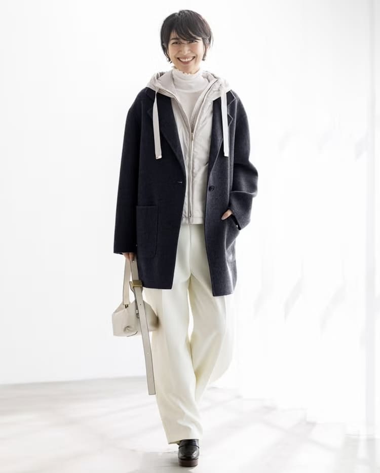 DoCLASSEの40代女性に似合うパーカーコーデ