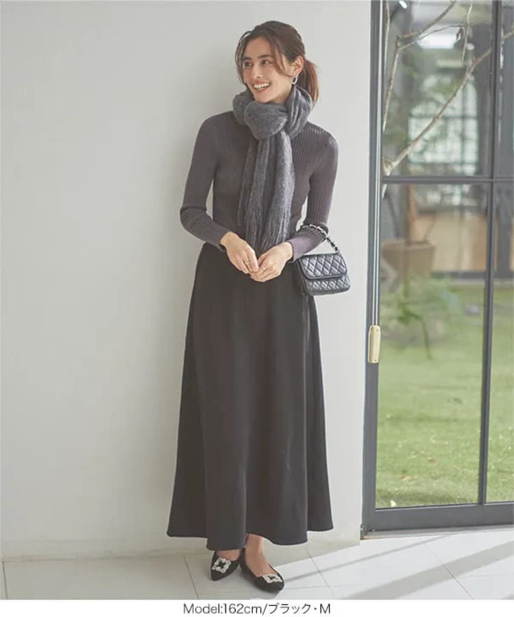 神戸レタスの40代女性に似合う黒スカートコーデ