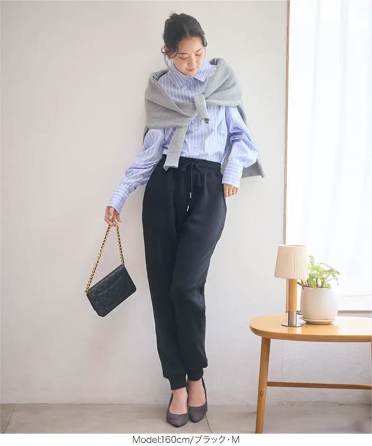 神戸レタスの40代女性に似合う黒パンツコーデ