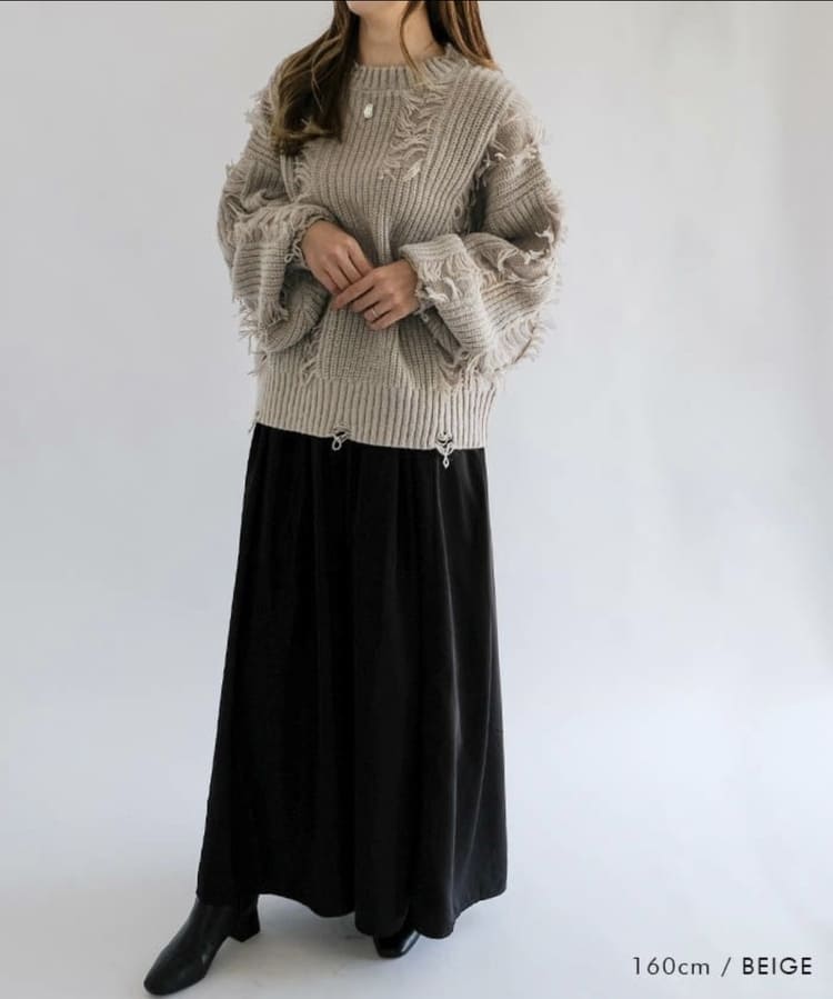 aquagarageの50代女性に似合うベージュニットコーデ