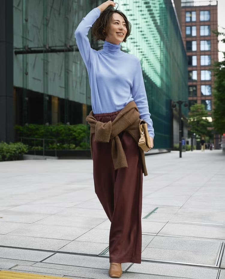 DoCLASSEの50代女性に似合うブラウンパンツコーデ
