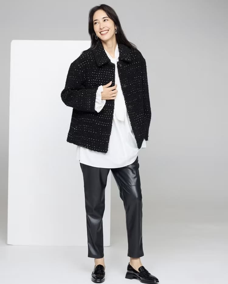 DoCLASSEの50代女性に似合う黒パンツコーデ