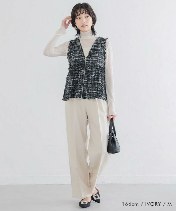 aquagarage(アクアガレージ)のアイボリーパンツコーデ