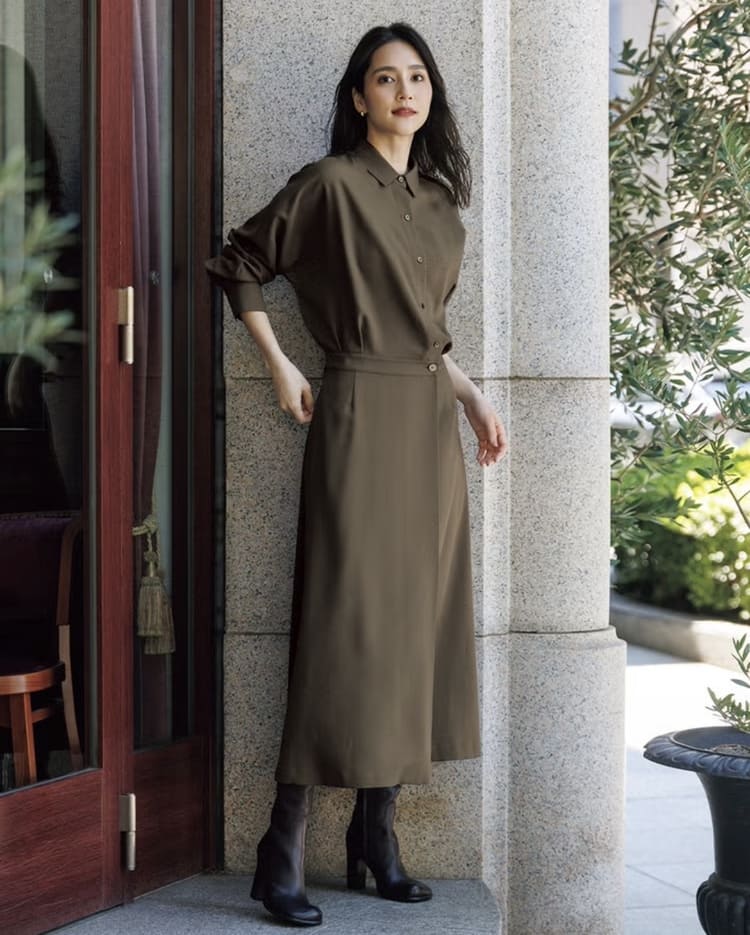 DoCLASSE(ドゥクラッセ)のカーキワンピースコーデ