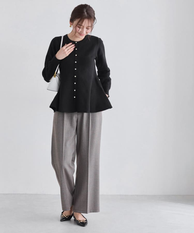 Pierrot(ピエロ)のグレーパンツコーデ
