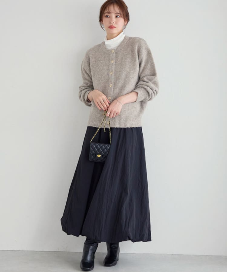 Pierrot(ピエロ)のネイビースカートコーデ