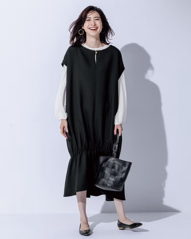 DoCLASSEの50代向け黒ワンピース