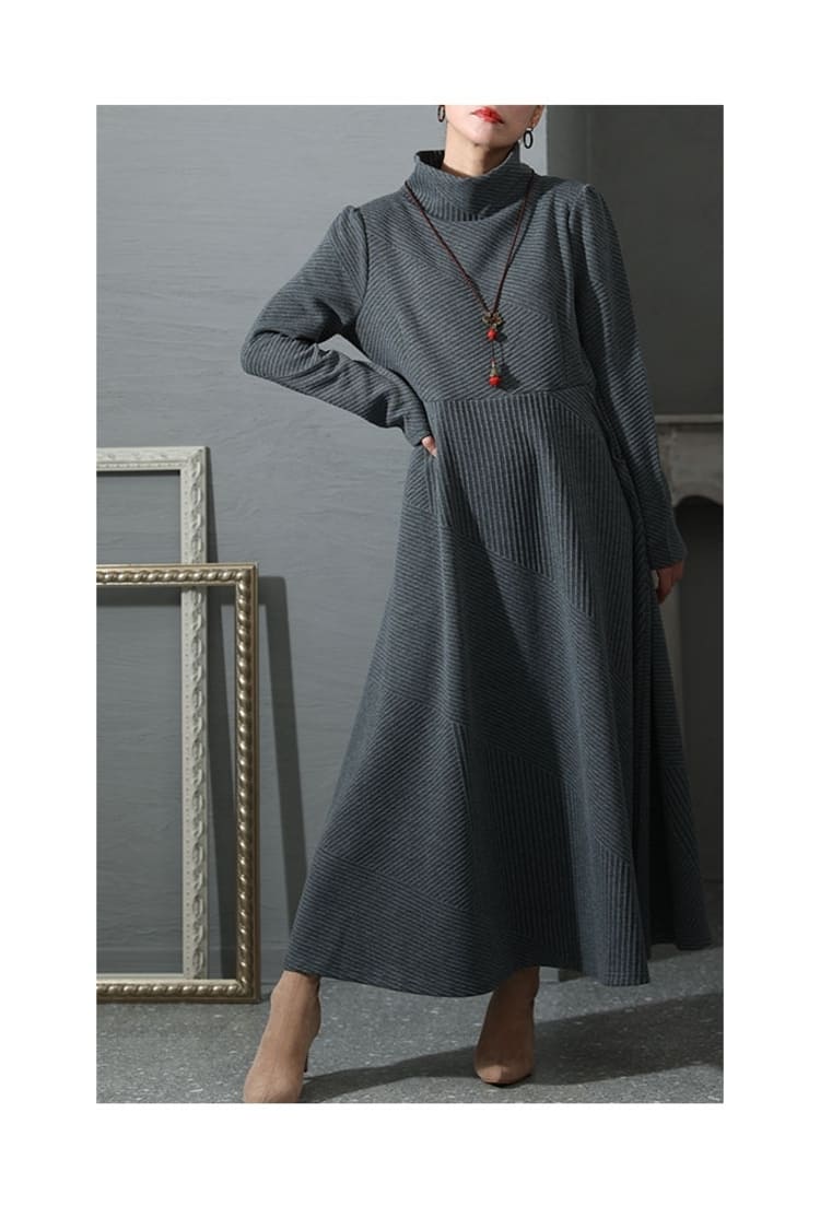 Sawa a la modeの50代向けグレーワンピース