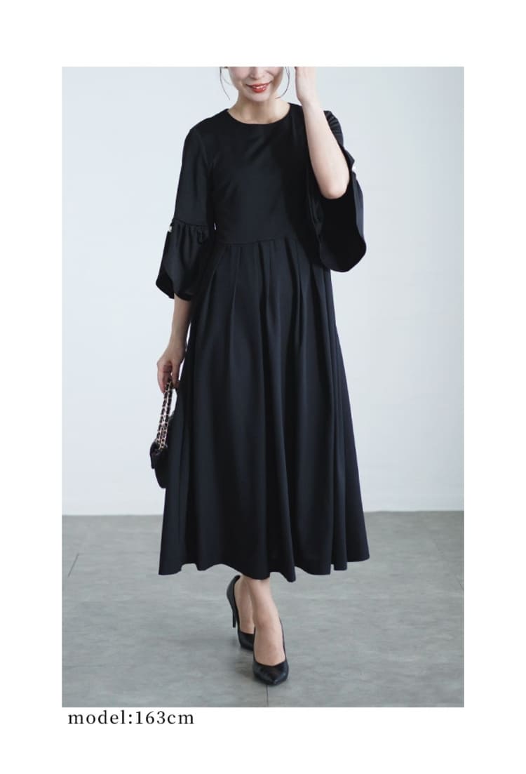 Sawa a la modeの50代向け黒ワンピース