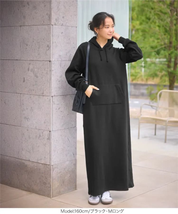 神戸レタスの50代向け黒パーカーワンピース