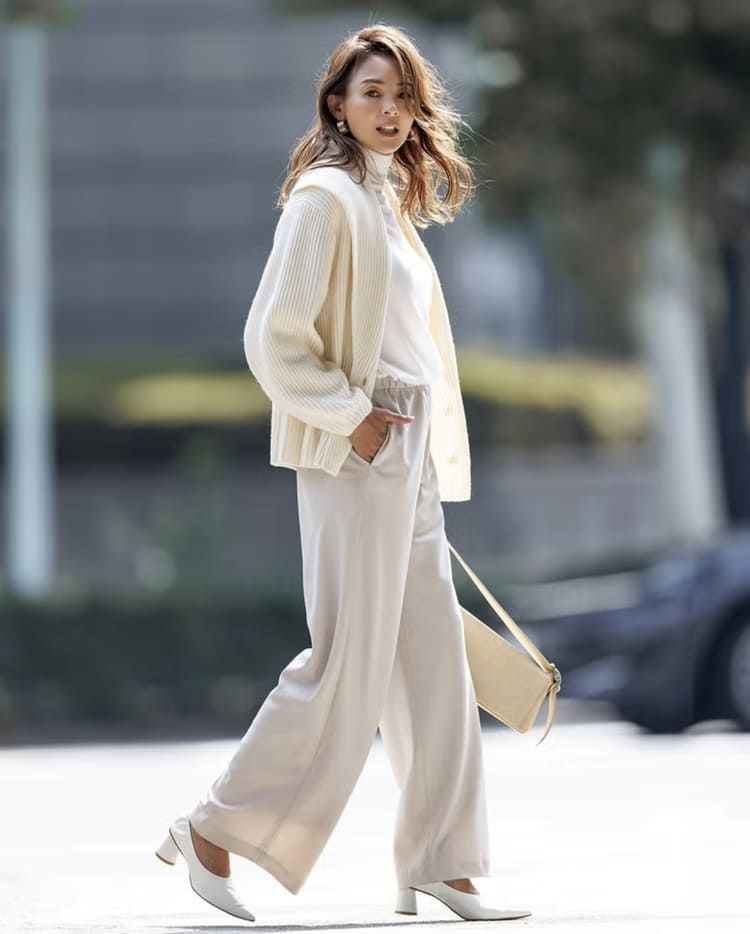 DoCLASSEの50代向け大人可愛いホワイトコーデ