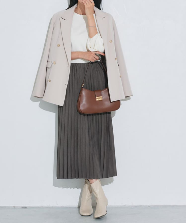 Pierrotの50代向け大人可愛いプリーツスカートコーデ