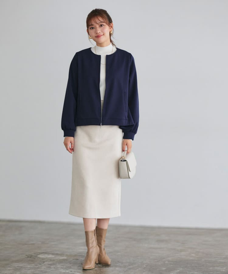 Pierrotの50代向け大人可愛い白スカートコーデ