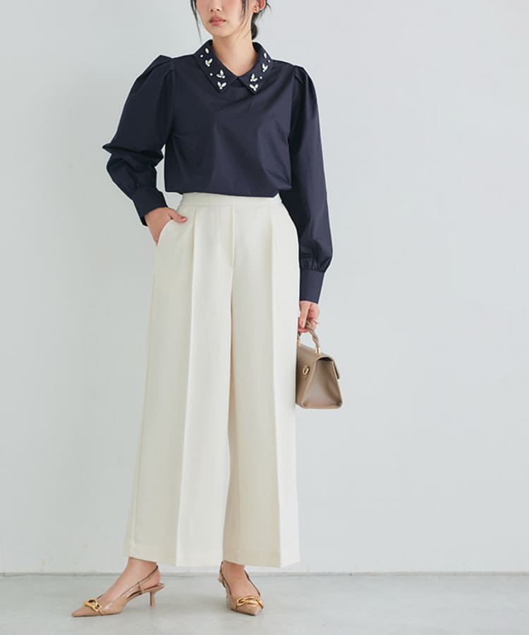 Pierrotの50代向け大人可愛い白パンツコーデ